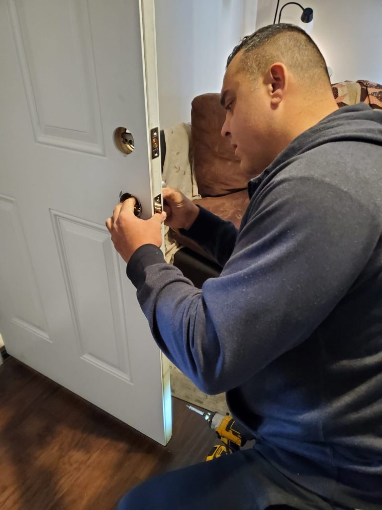 Residential lock replacement (9)