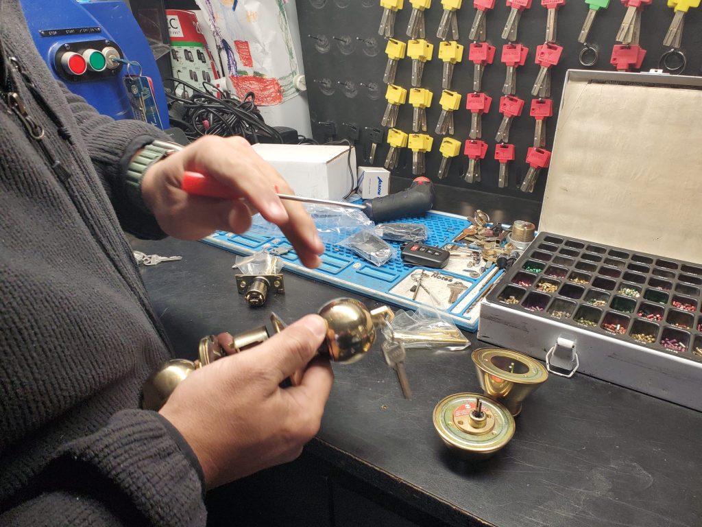 Advanced locksmith in Cleveland OH rekey services for commercial locks