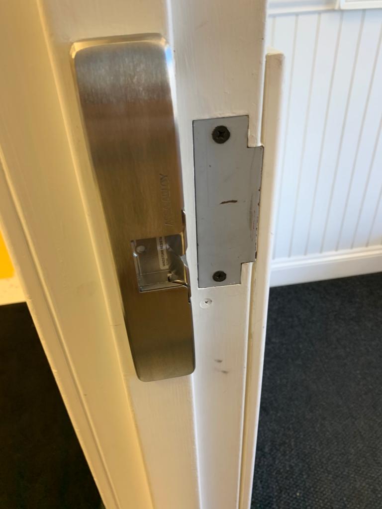 Home lock replacement services by advanced lock and key