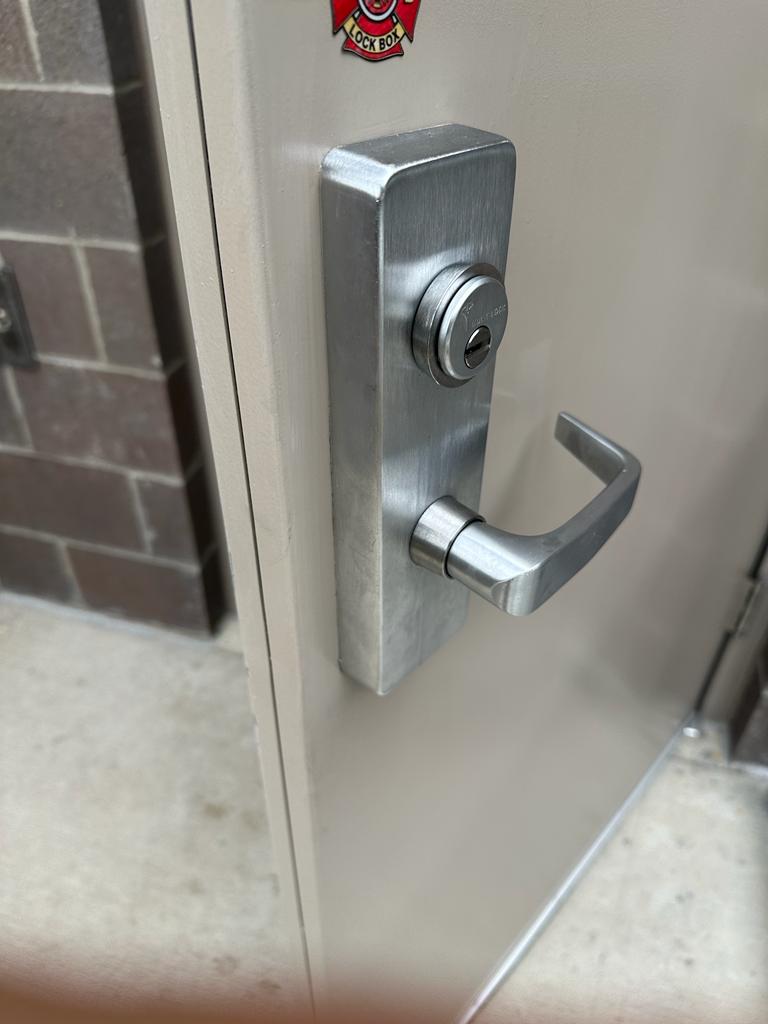Exit device installed in Cleveland OH - Advanced lock and key (6)